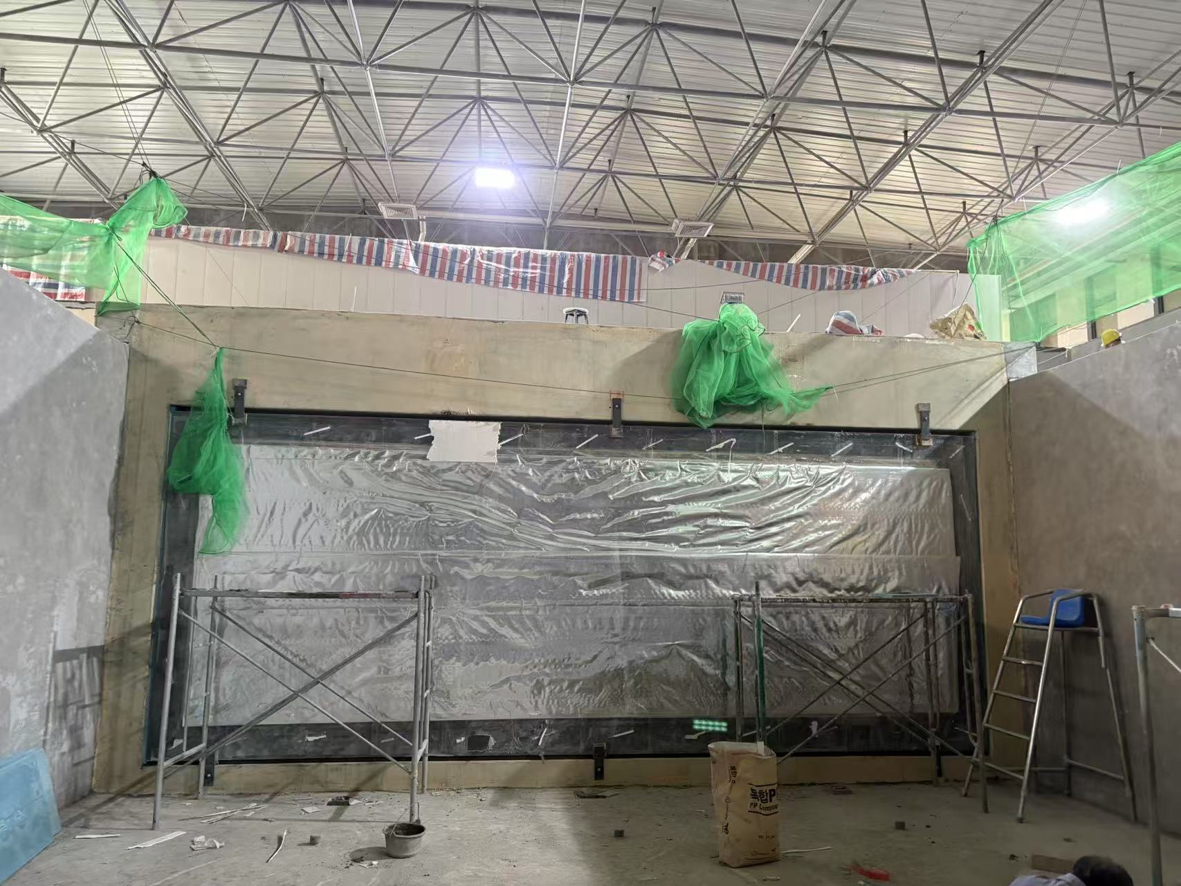 Projeto de aqu&aacute;rio com janela de acr&iacute;lico
