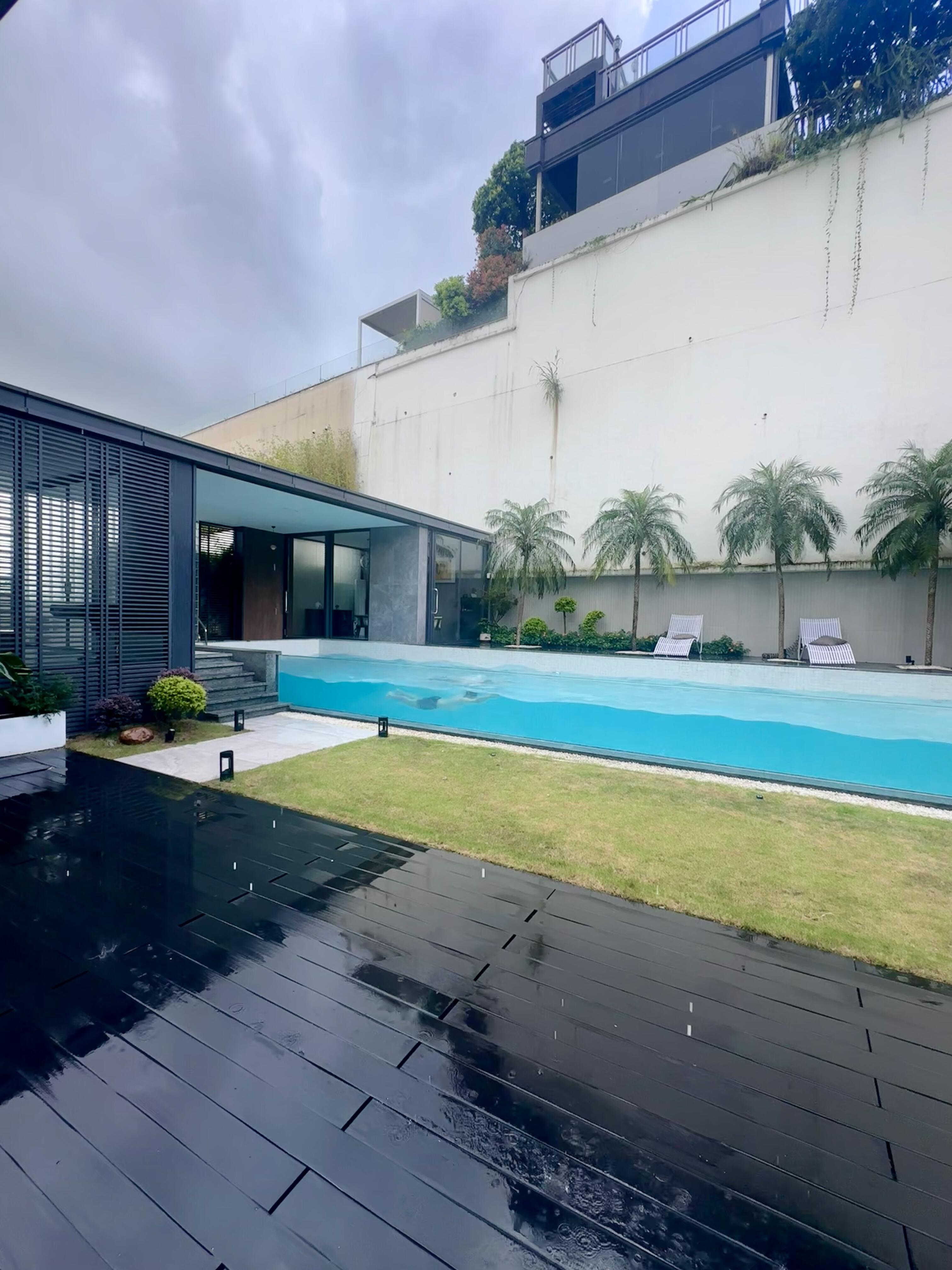 Painel acr&iacute;lico para parede de piscina - LEYU