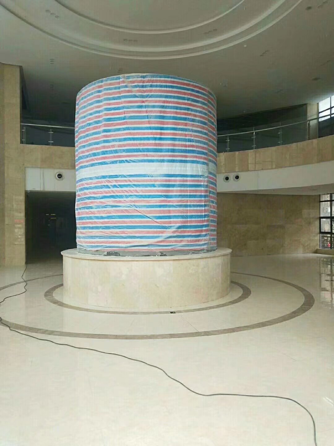 Aqu&aacute;rio cil&iacute;ndrico acr&iacute;lico - instala&ccedil;&atilde;o