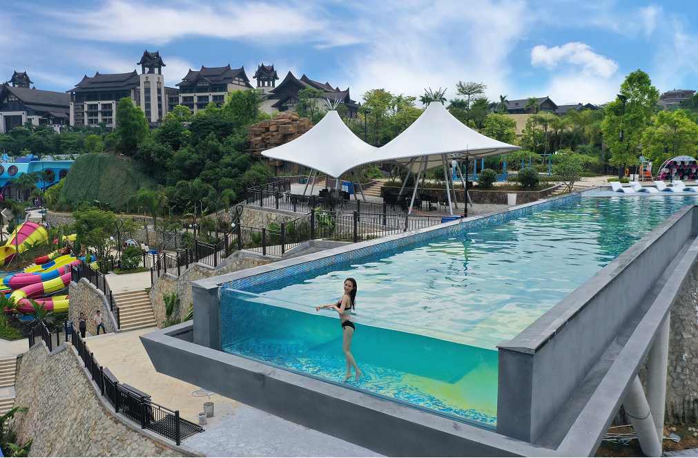 Luxo Transparente, Nadando para o Futuro: O Charme Único das Piscinas Acrílicas Leyu