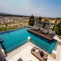 //irrorwxhmmkrpl5m.ldycdn.com/cloud/plBmqKmipmSRplnoimkpkr/How-to-clean-Acrylic-wall-panels-of-the-swimming-pool.png
