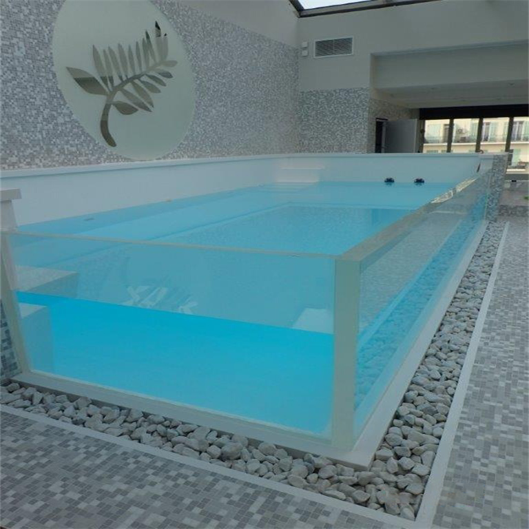Descubra o futuro da natação de luxo: piscinas acrílicas de água salgada sem cloro feitas sob medida para o Oriente Médio