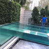 A borda lisa da piscina em acrílico proporciona uma vista perfeita - Leyu